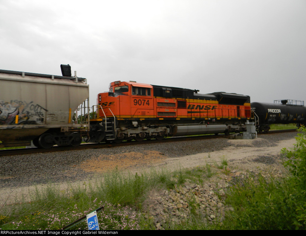 BNSF 9074 DPU 